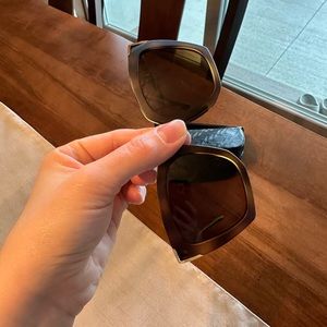 Oakley woman’s sunglasses